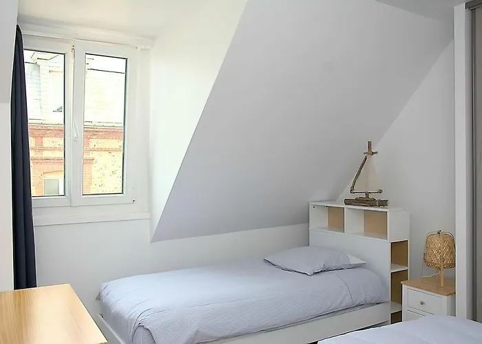 Les Pieds Dans L'eau!